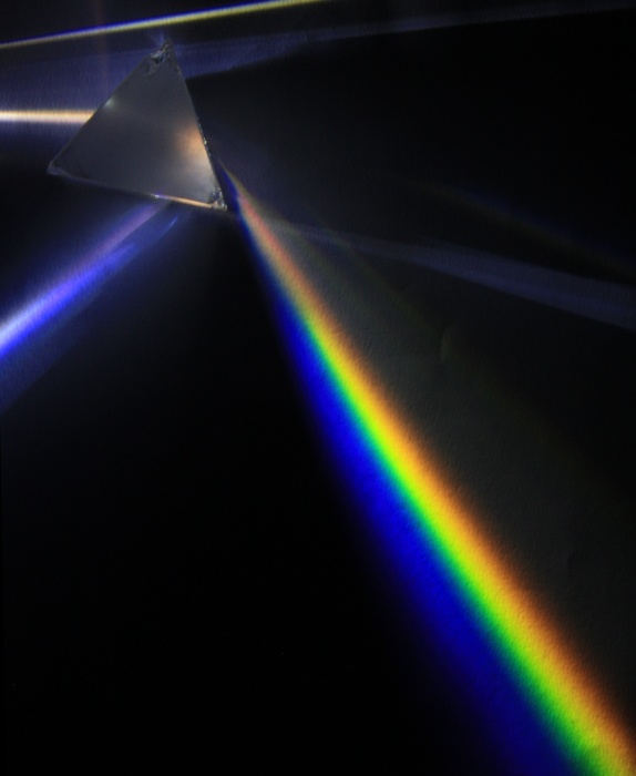 Light_dispersion_of_a_mercury-vapor_lamp_with_a_flint_glass_prism_IPNr°0125b.jpg